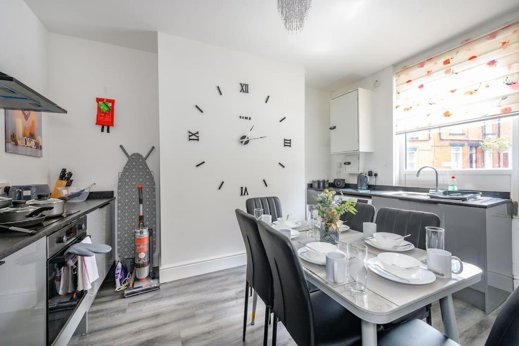 -16Pt- For Your Relaxed & Cosy Stay & Free Parking Leeds  Esterno foto