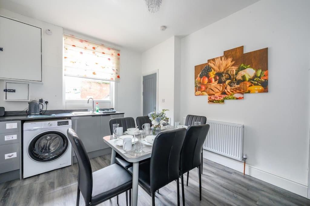 -16Pt- For Your Relaxed & Cosy Stay & Free Parking Leeds  Esterno foto